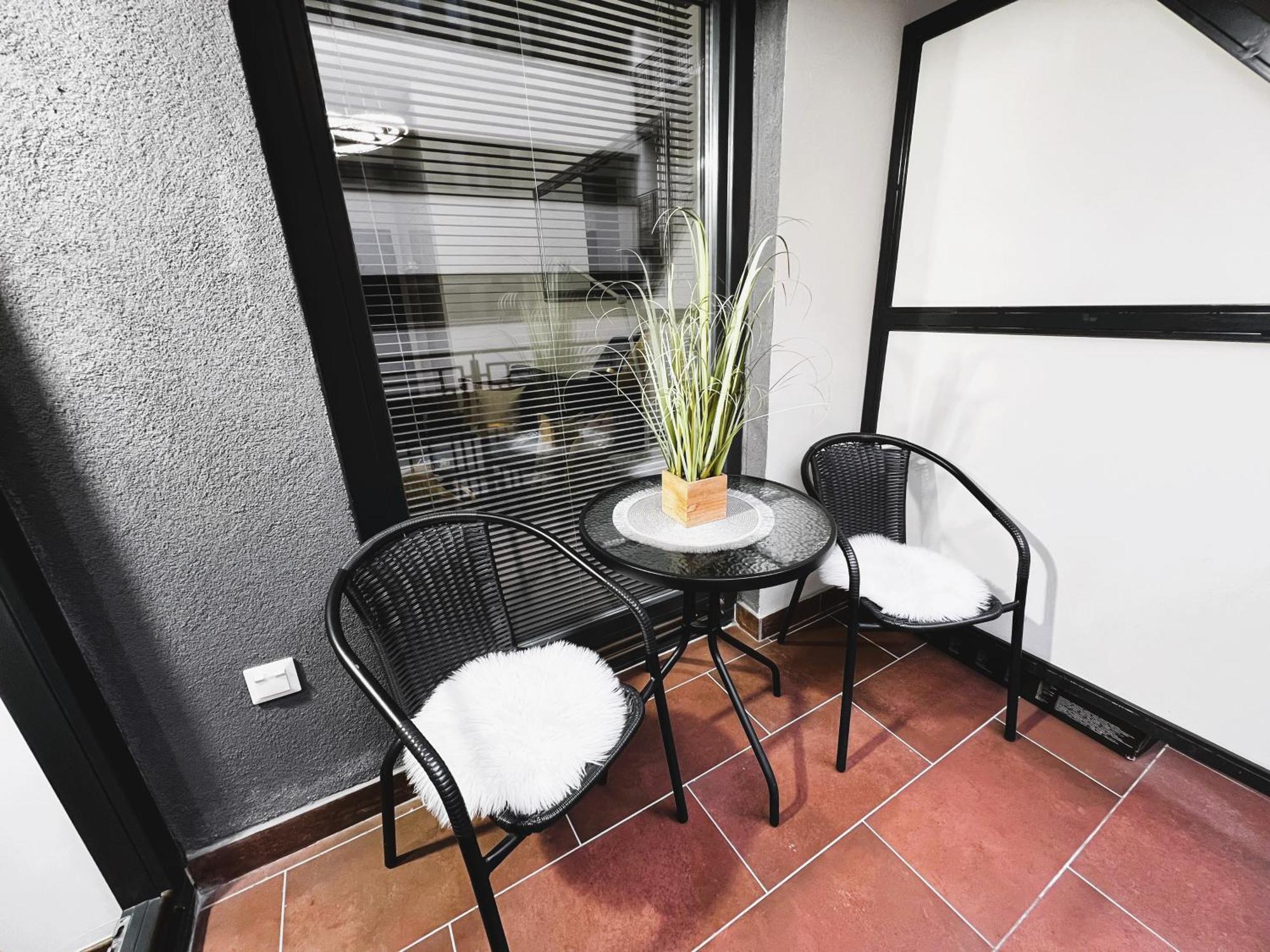 Luxe Central Studio With Pool, Parking & Ac بودابست المظهر الخارجي الصورة
