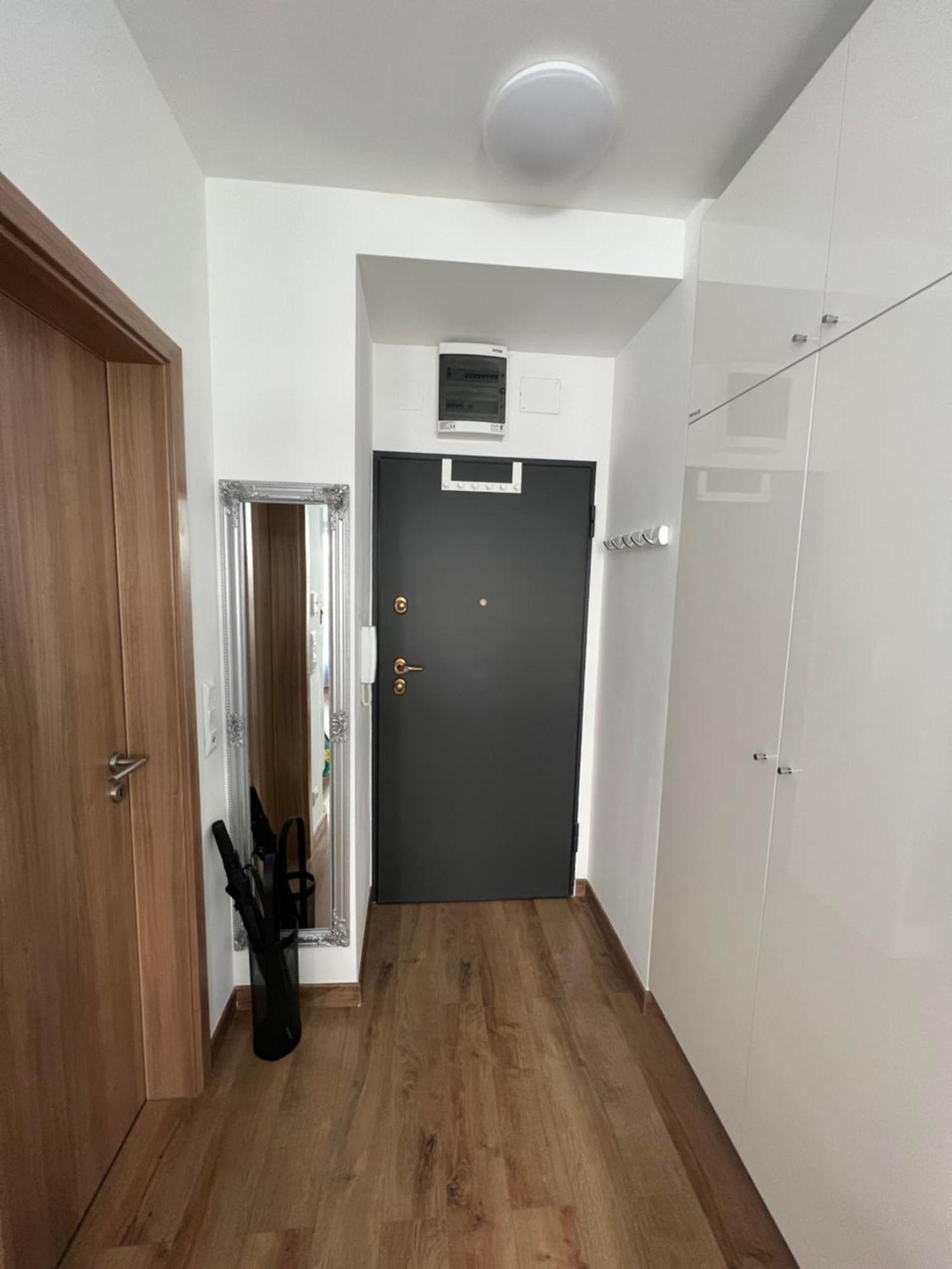 Luxe Central Studio With Pool, Parking & Ac بودابست المظهر الخارجي الصورة